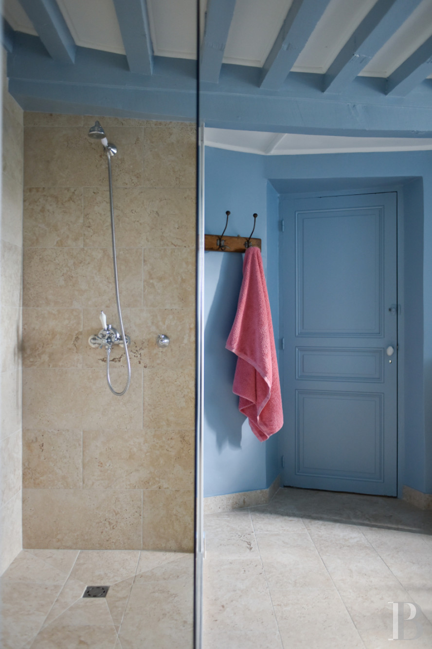 En Limousin, dans le sud-est de la Creuse et à proximité d’Aubusson, un logis indépendant du 17e siècle au centre d’une place forte médiévale,  - photo  n°26